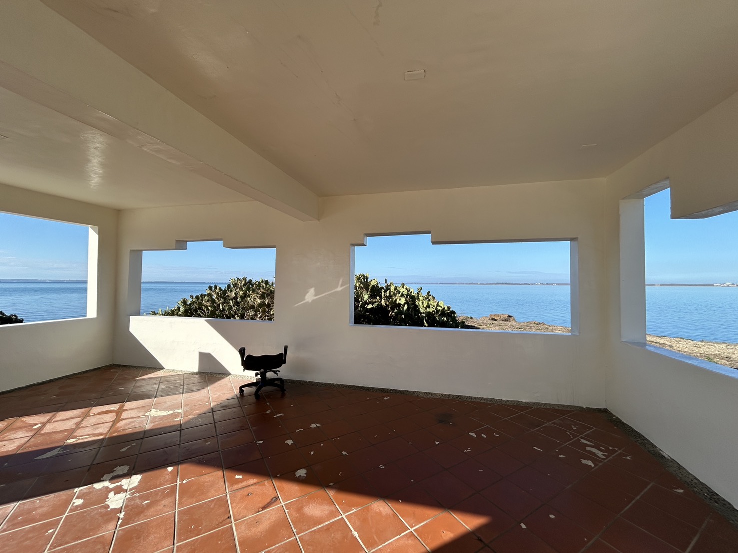 西衛潮間帶小屋